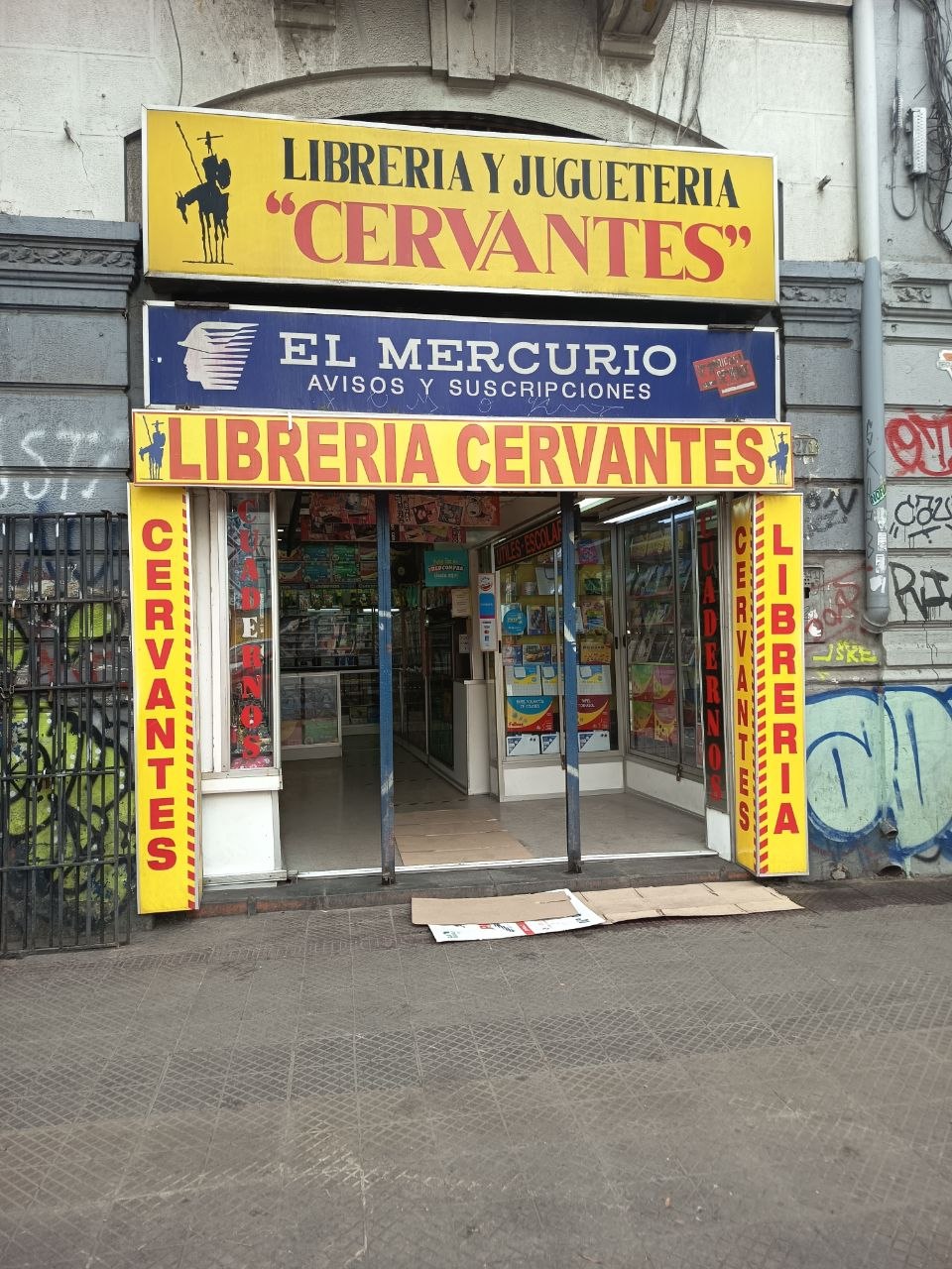 Local Librería y Juguetería Cervantes en 10 de Julio Huamachuco